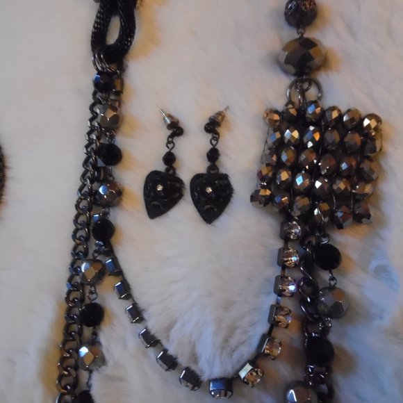 BLACK METAL JEWELRY MIX... BANGLES, NECKLACE AND EARRINGS - Picture 3 of 7